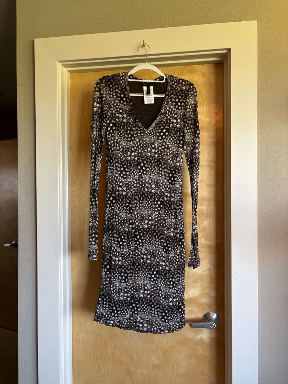 BCBGMaxAzria Jersey Midi Dress Feather Dot Print Brown Long Sleeve V Neck M